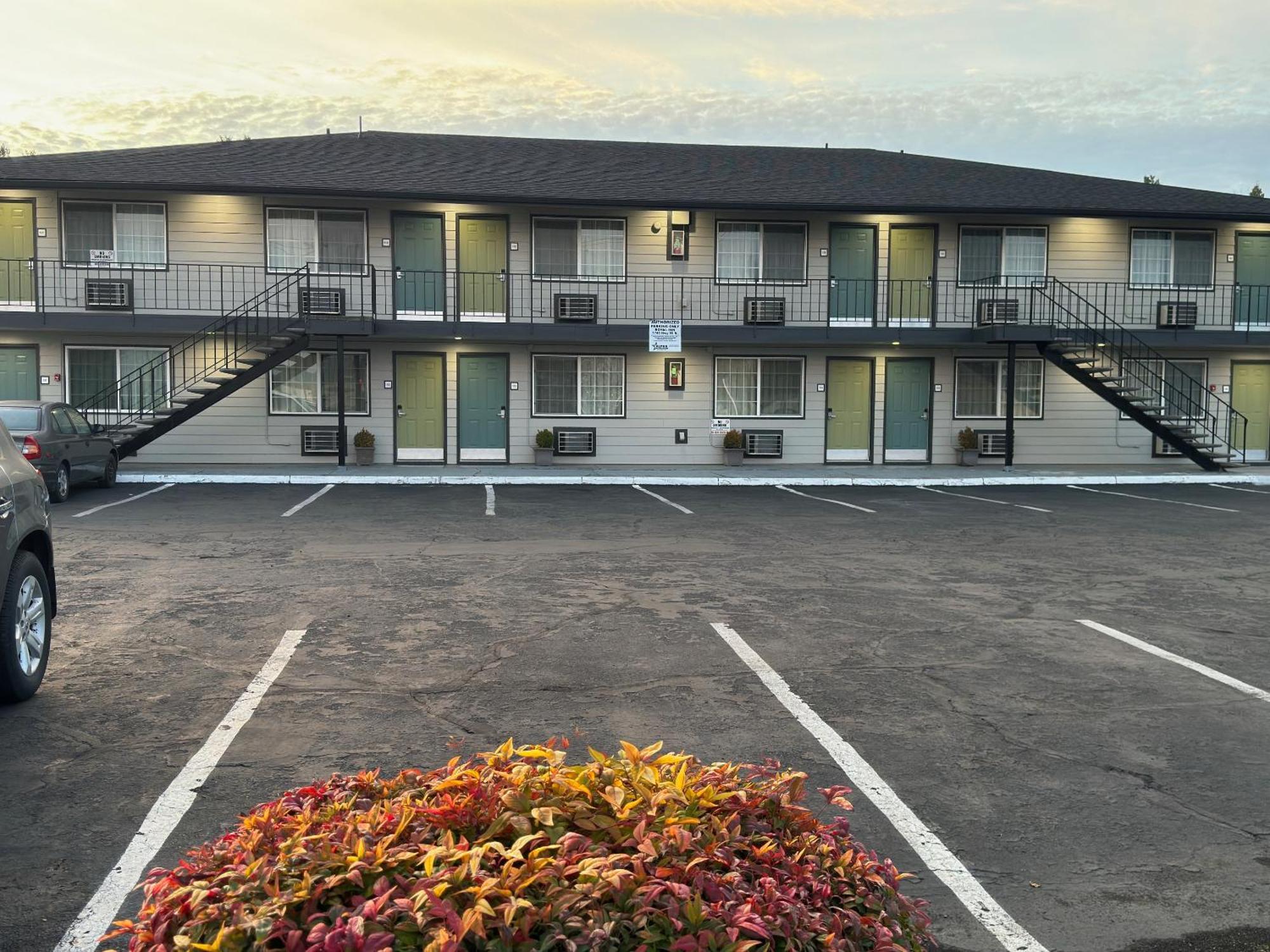 Royal Inn Eugene- Airport Kültér fotó